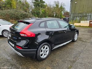 Volvo V40 2015 Cross Country... low mileage - Image 4