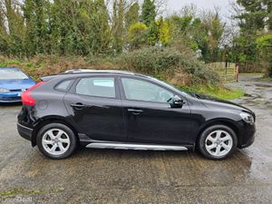 Volvo V40 2015 Cross Country... low mileage - Image 4