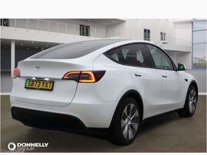 Tesla Model Y Hatchback - Image 4