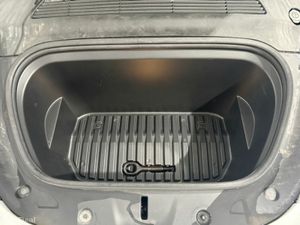 Tesla Model Y Long Range All Wheel Drive - Image 4