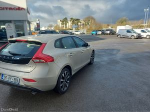 Volvo V40 D3 MOMENTUM ED 5DR - Image 3
