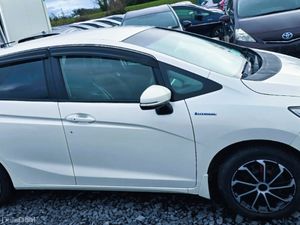 HONDA FIT 2015 AUTOMATIC HYBRID - Image 2