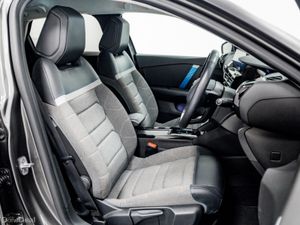 Citroen C4 ë-Shine 50kWh Auto 136HP - Image 3