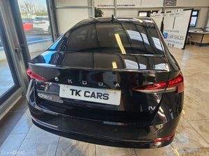 21 SKODA OCTAVIA STYLE 1.4 PETROL PLUG HYBRID - Image 4