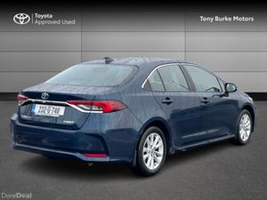 Toyota Corolla Saloon - Luna Edition - 1.8 Hybrid - Image 2