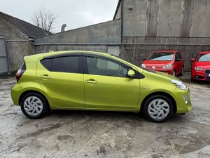 TOYOTA AQUA HYBRID - Image 4