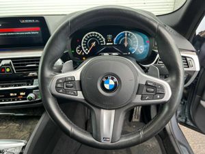 BMW 5-Series 530e M-SPORT COMPETITION 2.0 HYBRID / - Image 4