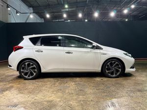 Toyota Auris HYBRID 1.8L AUTOMATIC - DIAMOND CUT A - Image 3