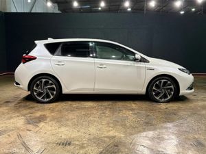 Toyota Auris HYBRID 1.8L AUTOMATIC - DIAMOND CUT F - Image 3