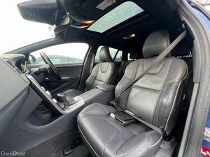 Volvo V60 R-DESIGN D4 2.0 // OPENING SUNROOF // SE - Image 2