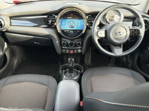 Mini Cooper 5-Door Cooper Classic - Image 4