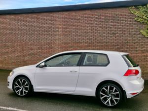 Volkswagen Golf 1.2 TSI MANUAL - Image 2