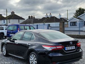 Toyota Camry Hybrid - Image 4