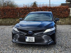 Toyota Camry Hybrid - Image 2