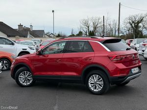 232 VW T-ROC ACTIVE 1.5 PETROL AUTOMATIC - Image 3