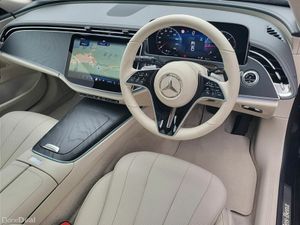 Mercedes-Benz E-Class E220d EXCLUSIVE AUTO *(PANOR - Image 2