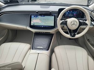Mercedes-Benz E-Class E220d EXCLUSIVE AUTO *(PANOR - Image 4
