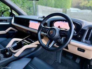 Porsche Cayenne new model great spec - Image 4