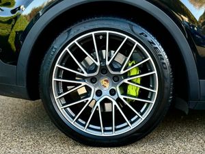 Porsche Cayenne new model great spec - Image 3