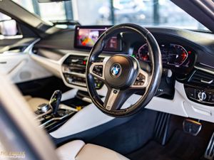 BMW 5-Series D 5SMA 4DR AUTO M SPORT - Image 4
