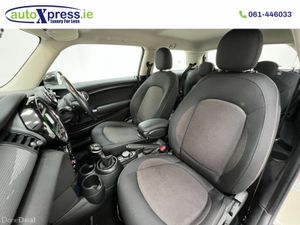 Mini Cooper 1.5 Automatic, Reversing camera, Low m - Image 4