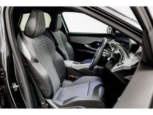 Peugeot 3008 Allure Hybrid Auto 145HP - Image 4