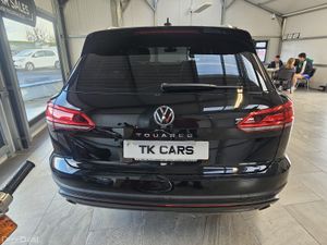 232 VOLKSWAGEN TOUAREG COMMERCIAL - Image 4