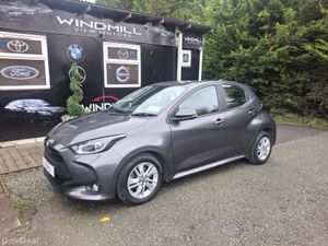 TOYOTA YARIS 1.5 HYBRID LUNA 4DR - Image 2