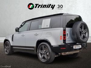 Land Rover Defender ** 6 SEAT ** X-DYNAMIC SE ** P - Image 3