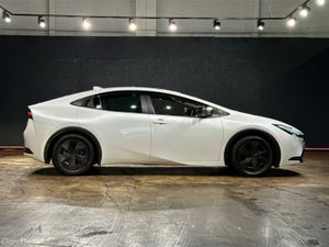 Toyota Prius 1.8 AUTOMATIC HYBRID - APPLE CAR PLAY - Image 3