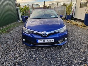 2017 Toyota Auris 1.8 Hybrid Luna (IRISH CAR) - Image 2