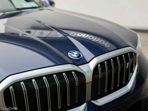 BMW i5 eDrive40 Sport Edition - Image 4