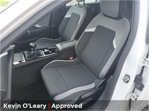 Opel Astra 1.2T SC - Image 4