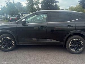 Nissan Qashqai 1.3i M/Hyb SV PREMIUM * LOW KM * - Image 4