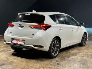 Toyota Auris 1.8L PETROL HYBRID - REVERSE CAMERA - - Image 4