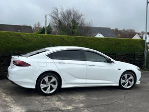 2018 Vauxhall Insignia 2.0d  Vxline £13800 inc Vrt - Image 4