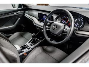 Skoda Octavia AMB 1.0 Petrol 110HP - Image 2