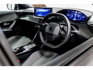 Peugeot 2008 E-Allure 50kWh 136HP - Image 2