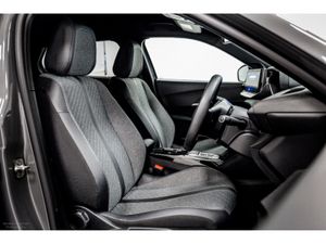 Peugeot 2008 E-Allure 50kWh 136HP - Image 3