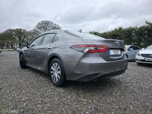 🏷️ 2022 Toyota Camry HV X | 2.4L Hybrid Petrol - Image 3