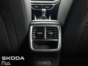 Skoda Octavia **PETROL COMBI**TOP SPEC - SELCTION - Image 4