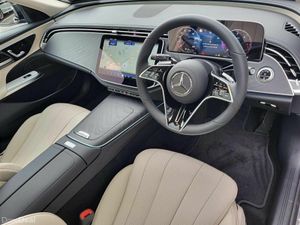 Mercedes-Benz E-Class E220d AVANTGARDE PLUS AUTO * - Image 2