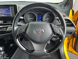 Toyota C-HR 1.8 HYBRID // HALF LEATHER HEATED SEAT - Image 4