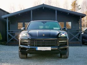 2024 Porsche Cayenne Hybrid, Sunroof, Bose, TowBar - Image 2