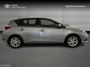 Toyota Auris 1.4 D4D AURA 5DR - Image 3