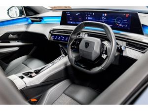 Peugeot 5008 GT Hybrid Auto 145HP - Image 2