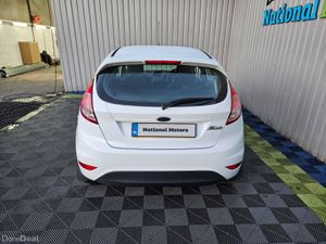 2014 Ford Fiesta 1.2 ZETEC Petrol - Image 4