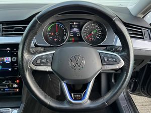 Volkswagen Passat GTE 1.4 HYBRID // LEATHER HEATED - Image 4