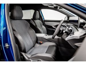 Peugeot 5008 Allure HYBRID Auto 145HP - 7 Seats In - Image 3