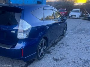 2012 Toyota Prius Hybrid Auto / 7 seater - Image 4